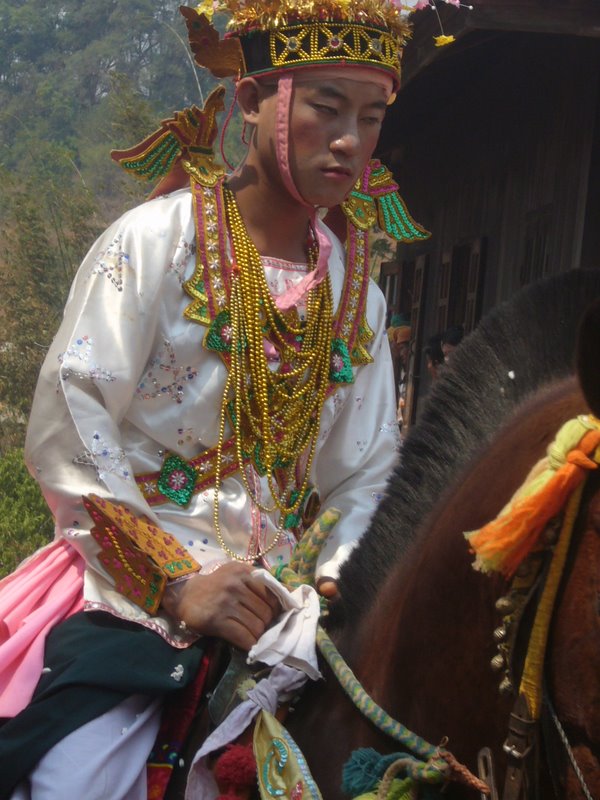 Travel - Myanmar - Kalaw Shan - Novice Procession into the Monastery